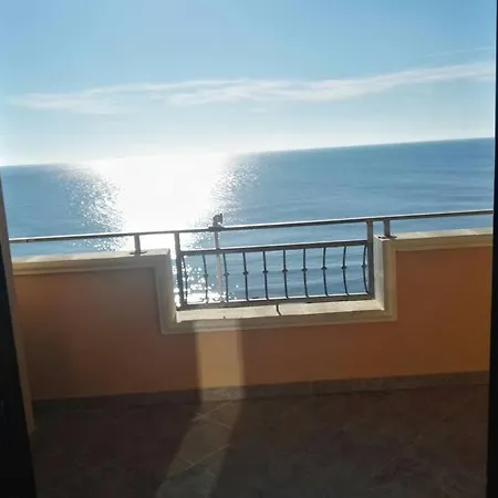 Apartment Con Terrazzo Sul Mare. *